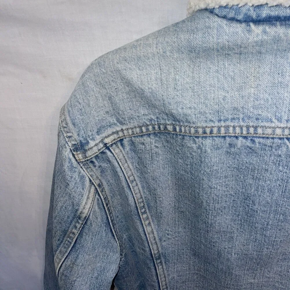 Vintage Levi’s Men’s Fleece Lined Jean Jacket Size 42 U.S. Medium Blue Outdoors